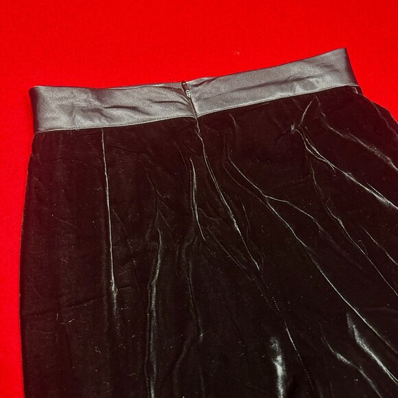 Vintage Black Velvet Wide-Leg Pants w/ Satin Waist & Cord Hem – Size 10 - Picture 2 of 9